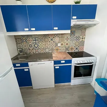 Edificio Safira Da Rocha * Портіман